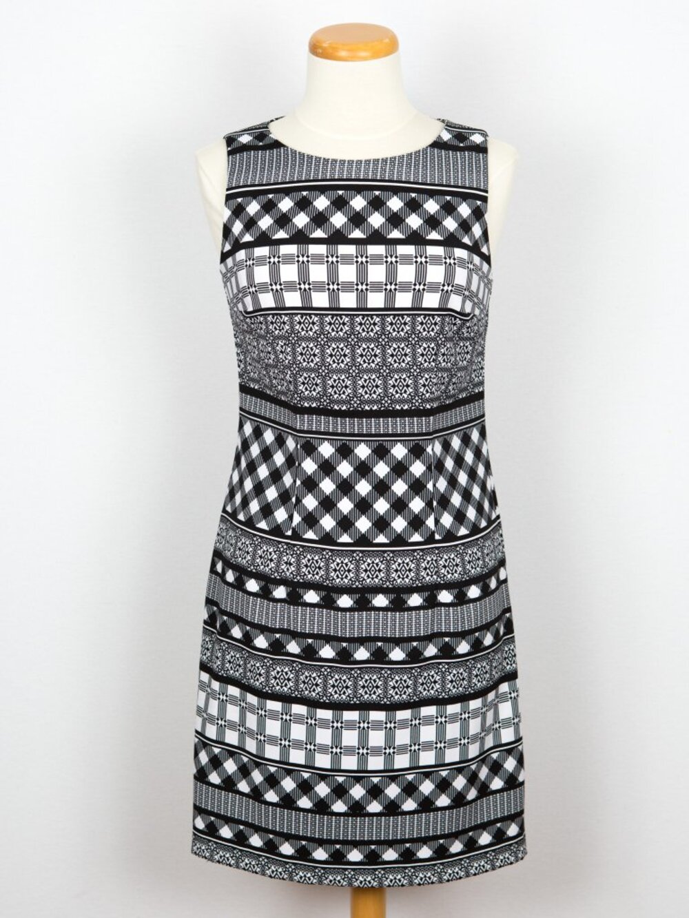 AGB Black White Geometric Plaid Shift Dress Sleeveless Sheath Career Size 6